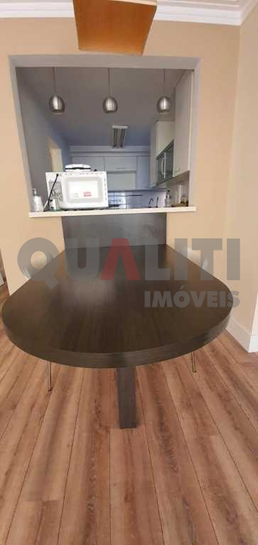 Apartamento reformado para venda em Moema fora da rota, rua tranquila com 2 dormitórios, 76 m², 1 vaga de garagem e lazer, oportunidade!