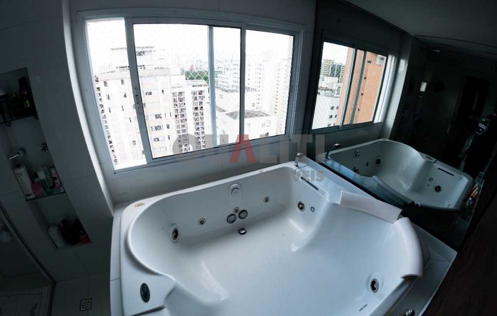 Cobertura Tríplex Alto Padrão em Moema, com Solarium e Vista 180º de São Paulo.