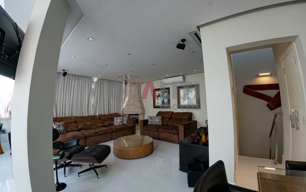 Cobertura Tríplex Alto Padrão em Moema, com Solarium e Vista 180º de São Paulo.