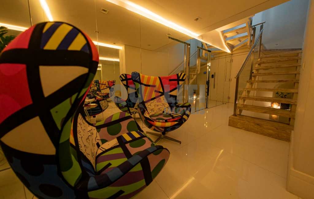 Cobertura Tríplex Alto Padrão em Moema, com Solarium e Vista 180º de São Paulo.