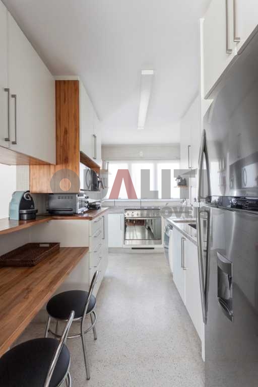Cobertura Duplex à Venda em Área Nobre de Pinheiros, reformado com lazer completo