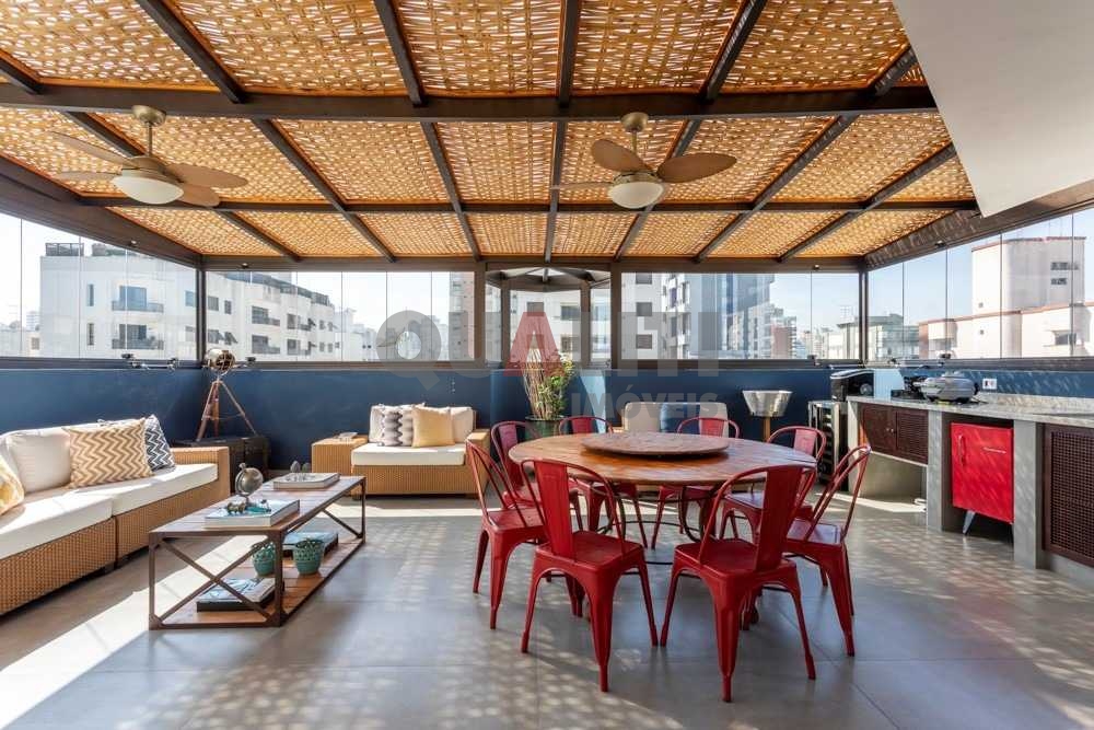 Cobertura Duplex à Venda em Área Nobre de Pinheiros, reformado com lazer completo