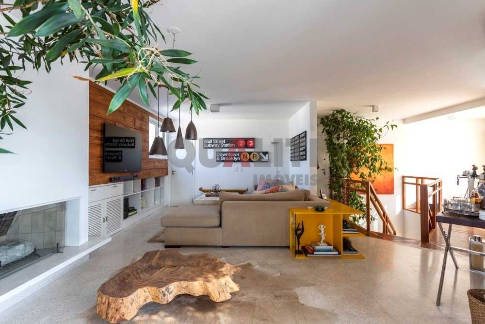 Cobertura Duplex à Venda em Área Nobre de Pinheiros, reformado com lazer completo