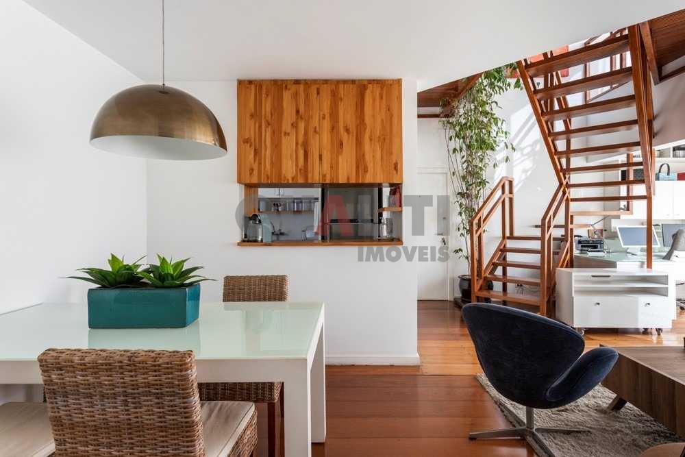 Cobertura Duplex à Venda em Área Nobre de Pinheiros, reformado com lazer completo
