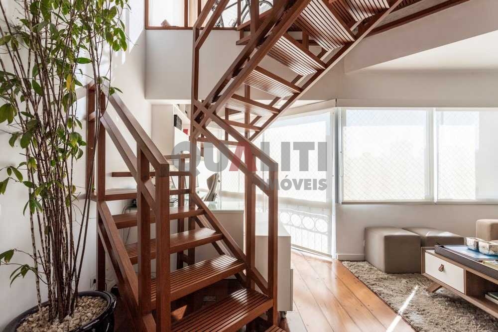 Cobertura Duplex à Venda em Área Nobre de Pinheiros, reformado com lazer completo