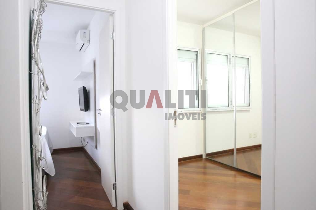 Apartamento Duplex mobiliado para Locação com 76 m², 2 quartos, 1 suíte e 2 vagas em Moema, voltado para o Parque Ibirapuera.