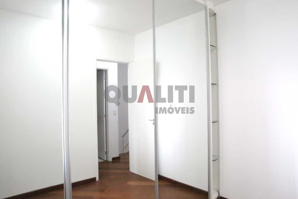Apartamento Duplex mobiliado para Locação com 76 m², 2 quartos, 1 suíte e 2 vagas em Moema, voltado para o Parque Ibirapuera.