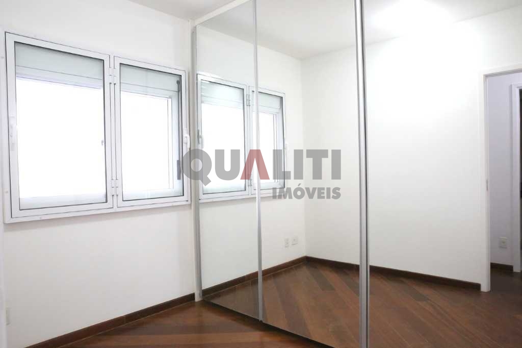 Apartamento Duplex mobiliado para Locação com 76 m², 2 quartos, 1 suíte e 2 vagas em Moema, voltado para o Parque Ibirapuera.