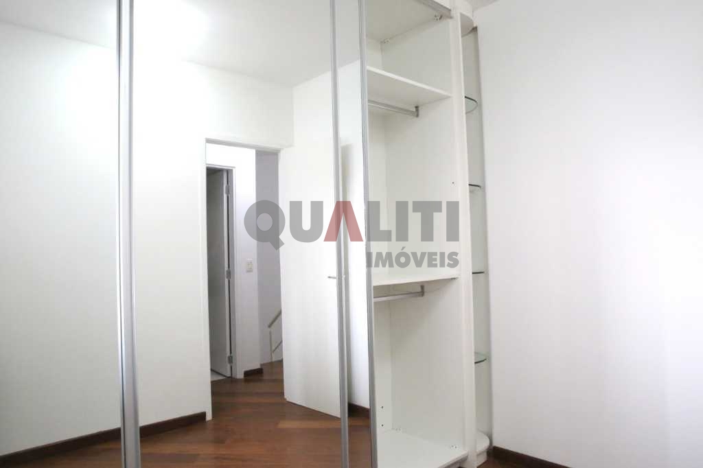 Apartamento Duplex mobiliado para Locação com 76 m², 2 quartos, 1 suíte e 2 vagas em Moema, voltado para o Parque Ibirapuera.