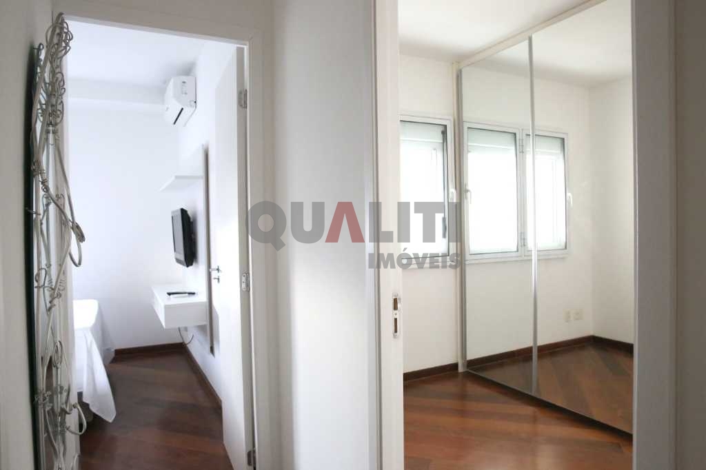 Apartamento Duplex mobiliado para Locação com 76 m², 2 quartos, 1 suíte e 2 vagas em Moema, voltado para o Parque Ibirapuera.