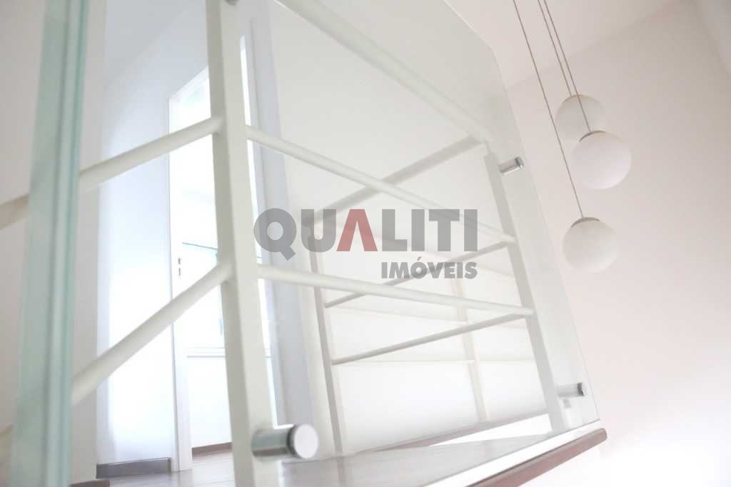 Apartamento Duplex mobiliado para Locação com 76 m², 2 quartos, 1 suíte e 2 vagas em Moema, voltado para o Parque Ibirapuera.