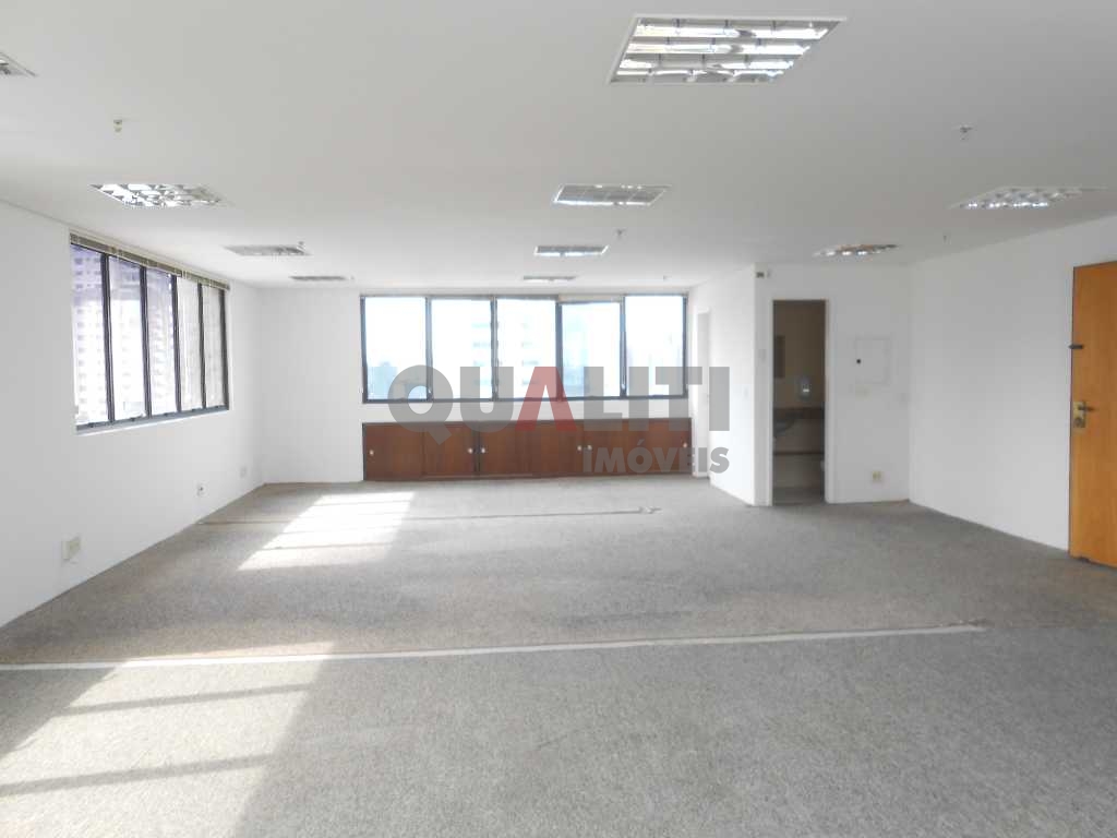 Sala comercial para locação no Campo Belo.