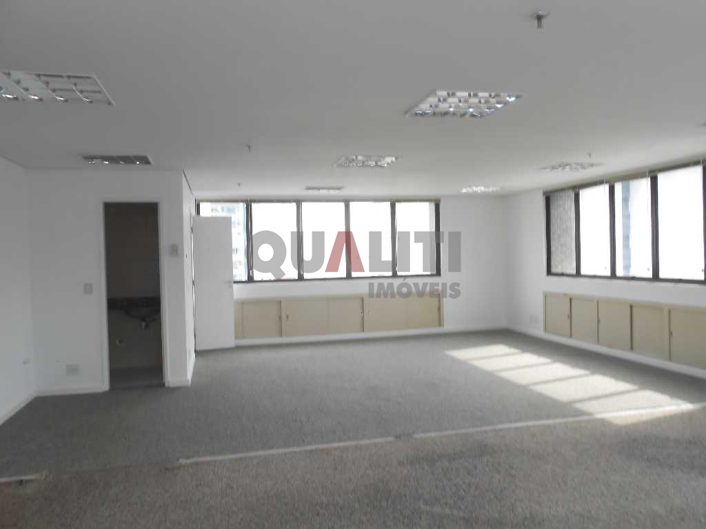 Sala comercial para locação no Campo Belo.