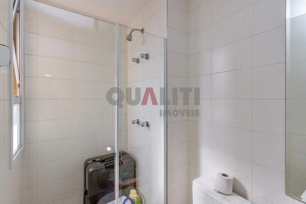 Apartamento impecável para venda no Campo Belo com 3 suítes, 180 m², 3 vagas, terraço gourmet, condomínio clube e baixa taxa de condomínio.