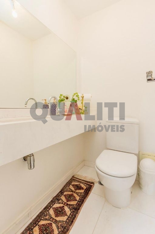 Apartamento impecável para venda no Campo Belo com 3 suítes, 180 m², 3 vagas, terraço gourmet, condomínio clube e baixa taxa de condomínio.