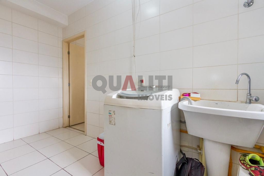 Apartamento impecável para venda no Campo Belo com 3 suítes, 180 m², 3 vagas, terraço gourmet, condomínio clube e baixa taxa de condomínio.