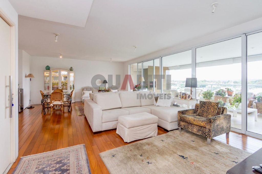 Apartamento impecável para venda no Campo Belo com 3 suítes, 180 m², 3 vagas, terraço gourmet, condomínio clube e baixa taxa de condomínio.
