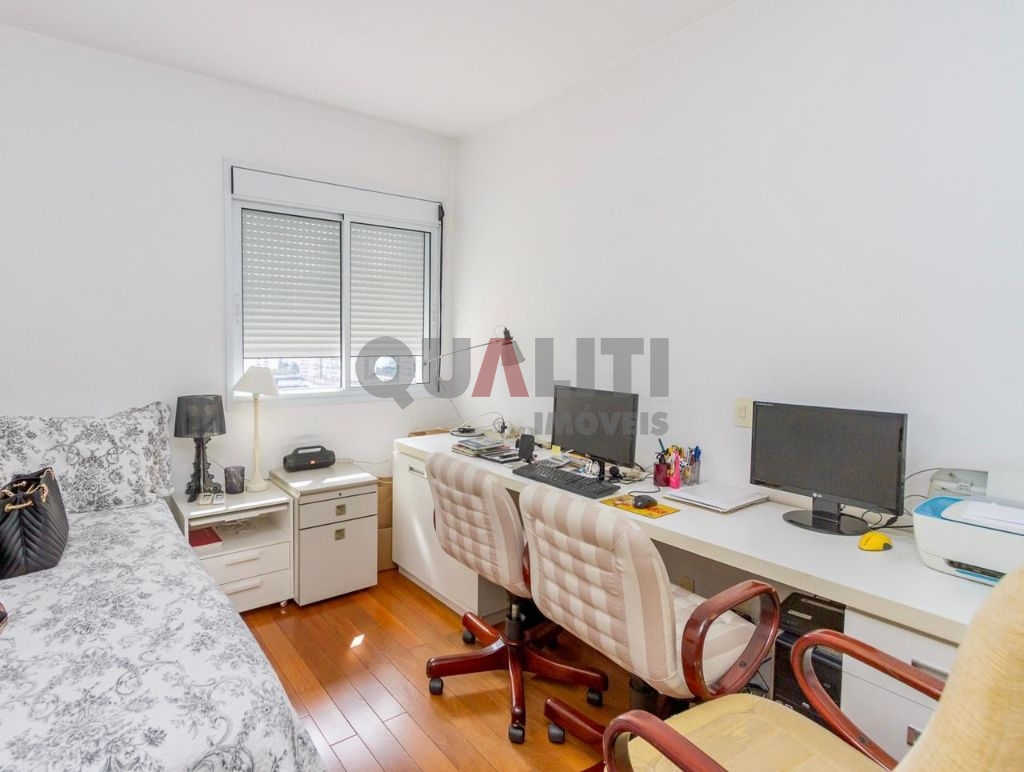 Apartamento impecável para venda no Campo Belo com 3 suítes, 180 m², 3 vagas, terraço gourmet, condomínio clube e baixa taxa de condomínio.