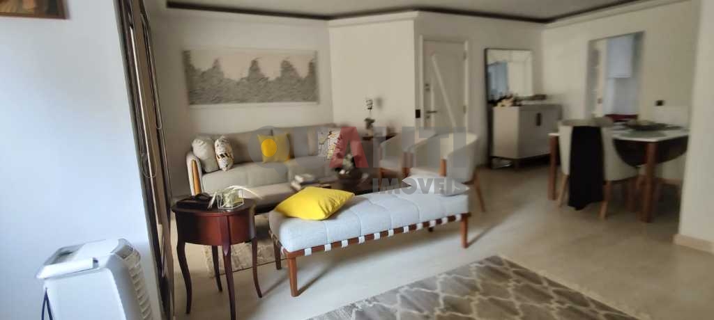 Apartamento em Moema para Venda reformado com 1 suíte, closet e 2 garagens