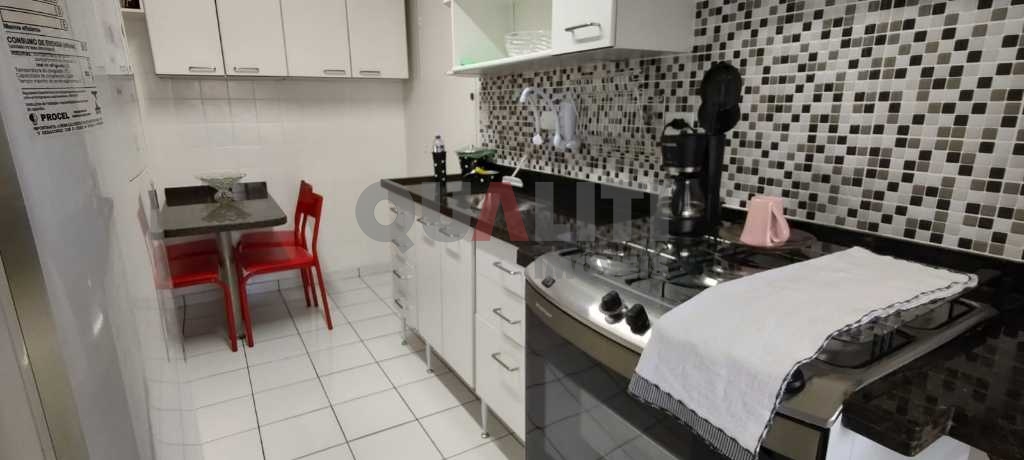 Apartamento em Moema para Venda reformado com 1 suíte, closet e 2 garagens