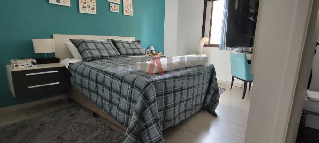 Apartamento em Moema para Venda reformado com 1 suíte, closet e 2 garagens