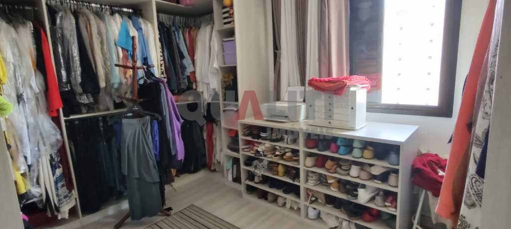 Apartamento em Moema para Venda reformado com 1 suíte, closet e 2 garagens
