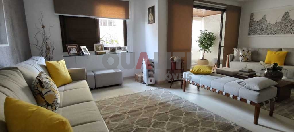 Apartamento em Moema para Venda reformado com 1 suíte, closet e 2 garagens
