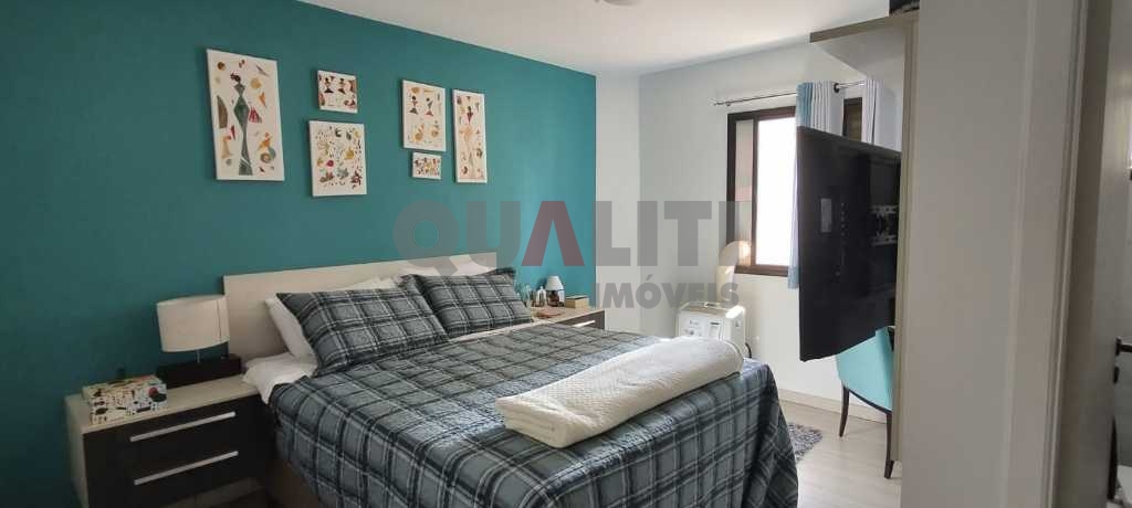 Apartamento em Moema para Venda reformado com 1 suíte, closet e 2 garagens