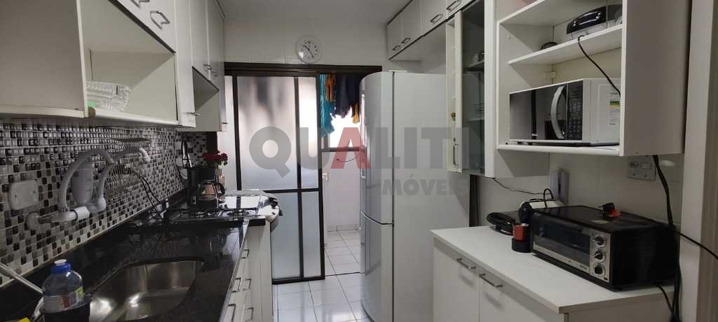 Apartamento em Moema para Venda reformado com 1 suíte, closet e 2 garagens