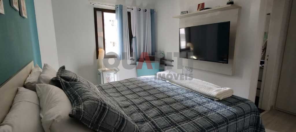 Apartamento em Moema para Venda reformado com 1 suíte, closet e 2 garagens