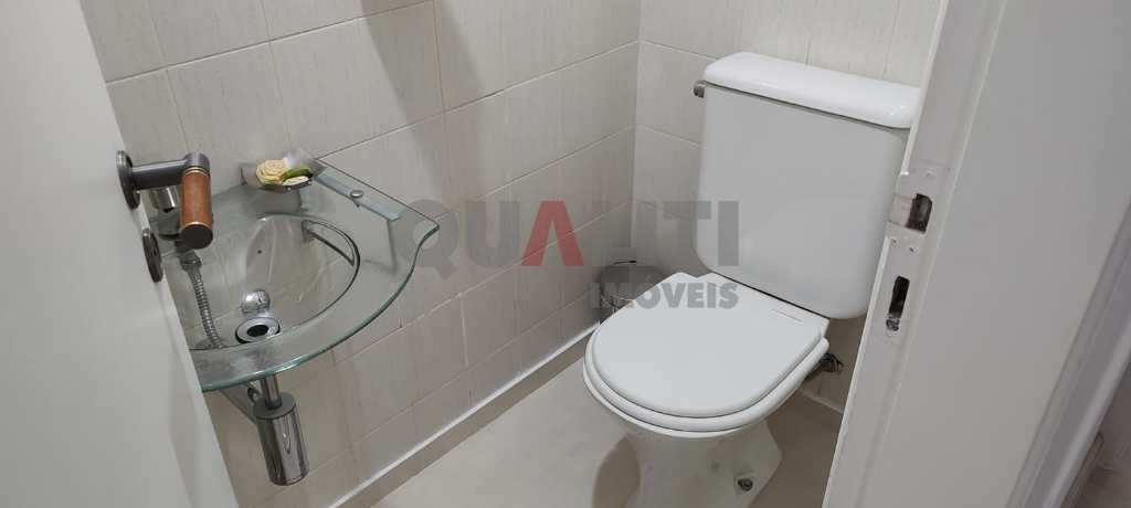 Apartamento em Moema para Venda reformado com 1 suíte, closet e 2 garagens