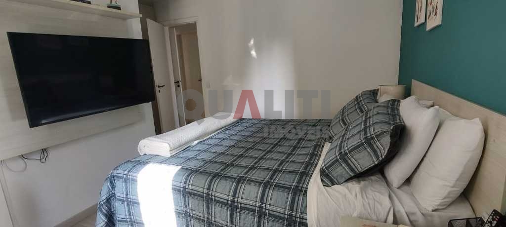 Apartamento em Moema para Venda reformado com 1 suíte, closet e 2 garagens