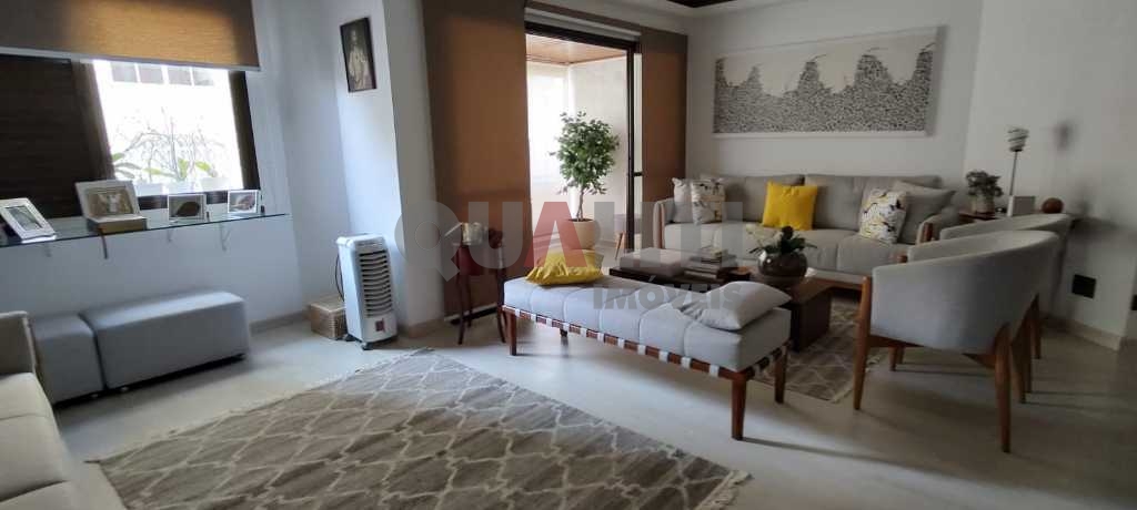 Apartamento em Moema para Venda reformado com 1 suíte, closet e 2 garagens
