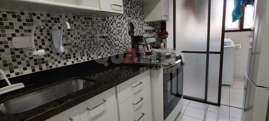 Apartamento em Moema para Venda reformado com 1 suíte, closet e 2 garagens