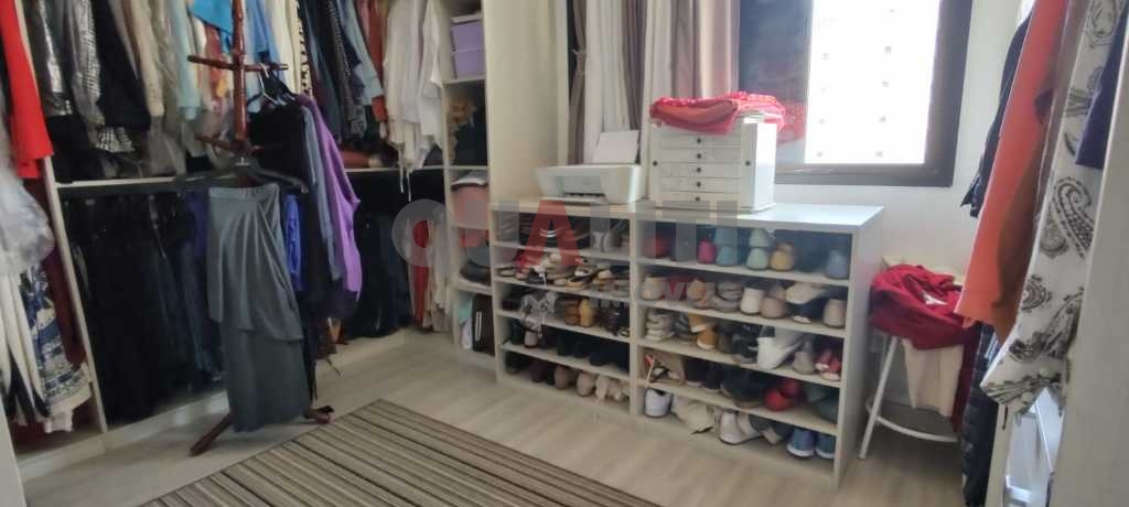 Apartamento em Moema para Venda reformado com 1 suíte, closet e 2 garagens