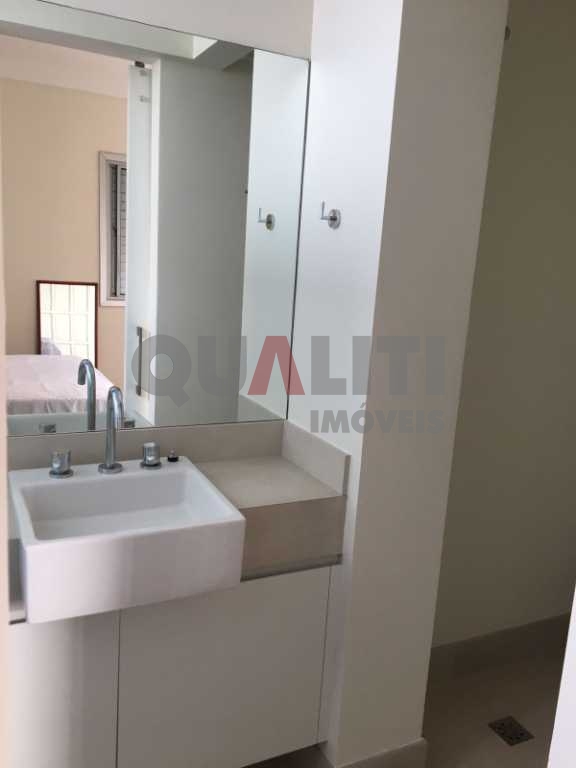 Apartamento com 106 m², 2 quartos e 2 suítes, closet, 1 vaga, mobiliado, para locação na Vila Mariana.