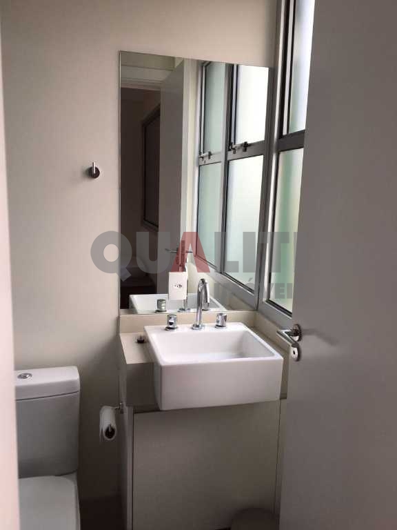 Apartamento com 106 m², 2 quartos e 2 suítes, closet, 1 vaga, mobiliado, para locação na Vila Mariana.