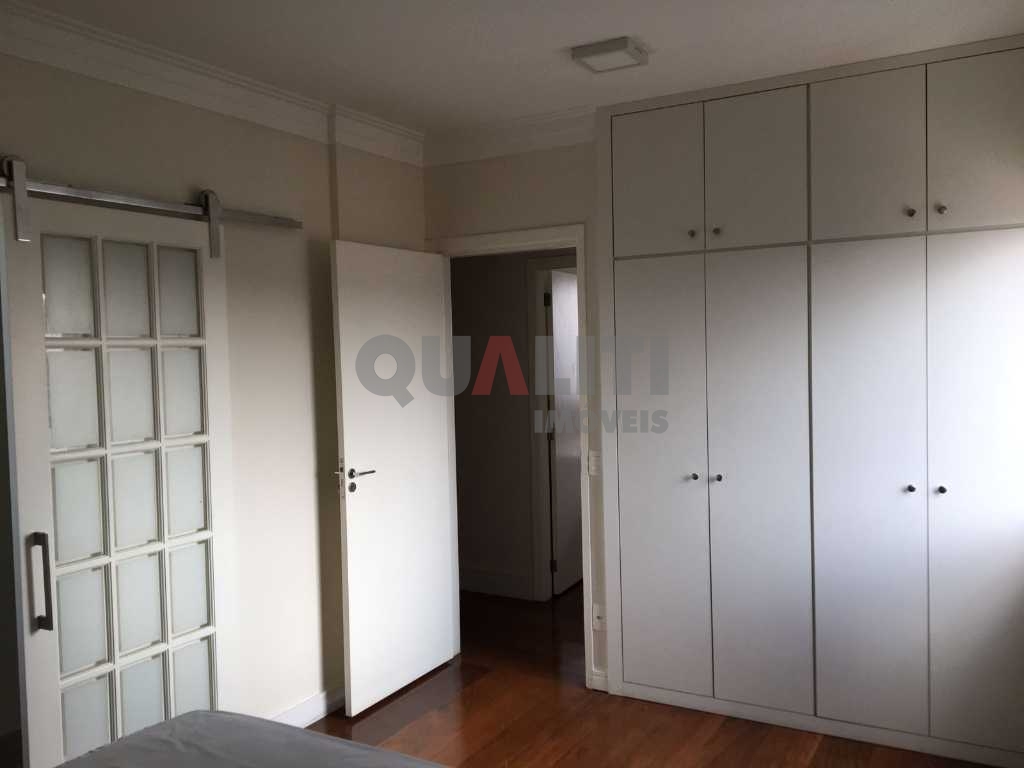 Apartamento com 106 m², 2 quartos e 2 suítes, closet, 1 vaga, mobiliado, para locação na Vila Mariana.