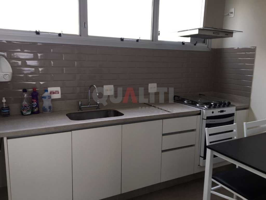 Apartamento com 106 m², 2 quartos e 2 suítes, closet, 1 vaga, mobiliado, para locação na Vila Mariana.