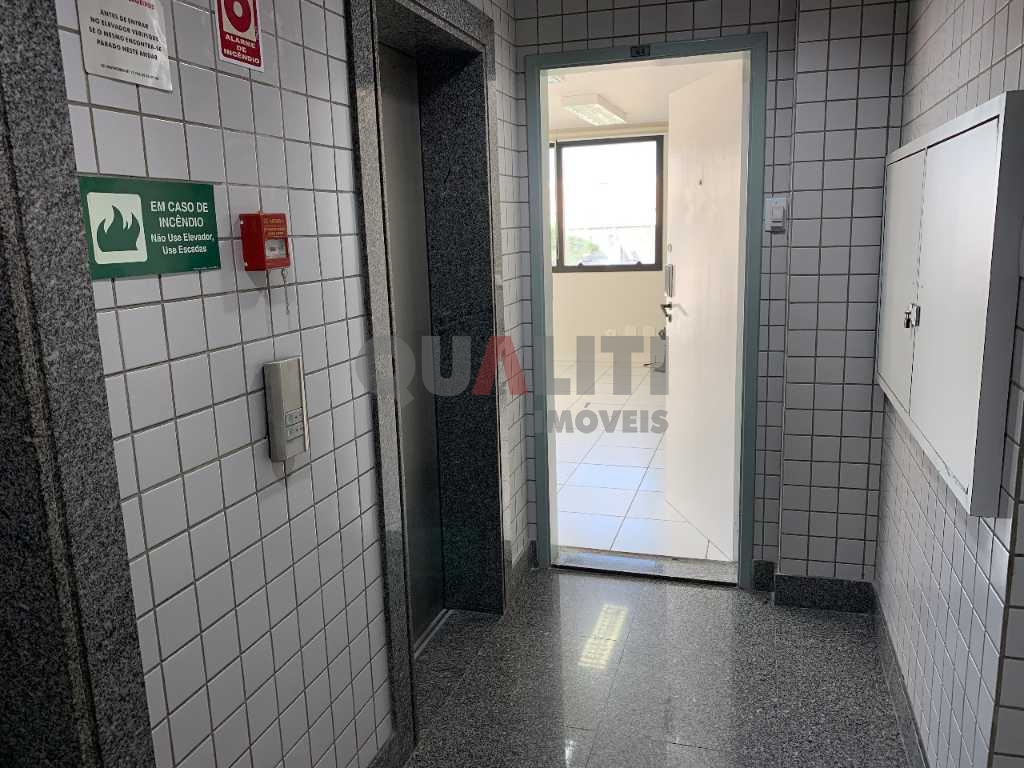 Sala comercial à venda / locação em Moema.