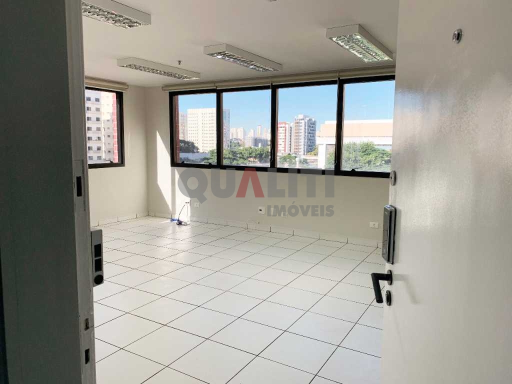 Sala comercial à venda / locação em Moema.