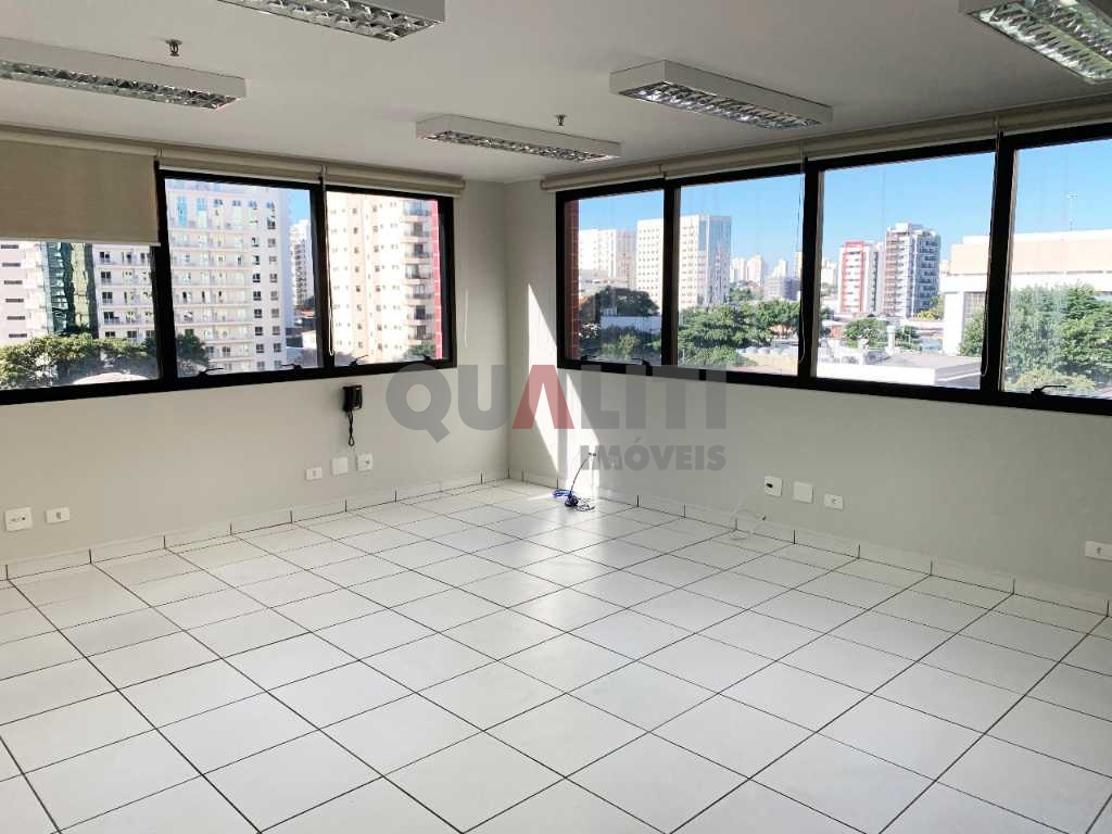 Sala comercial à venda / locação em Moema.