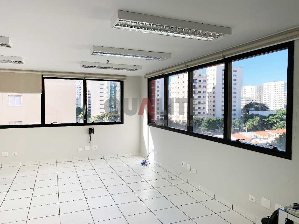Sala comercial à venda / locação em Moema.