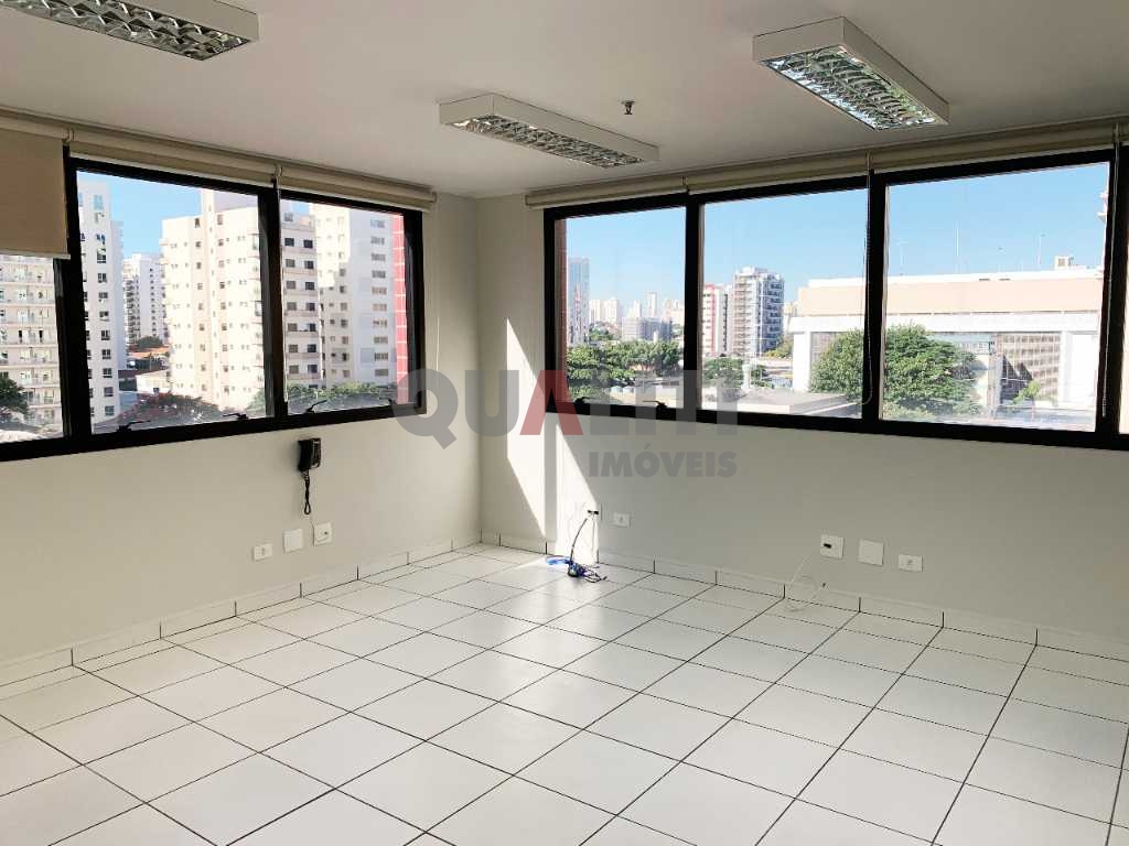 Sala comercial à venda / locação em Moema.