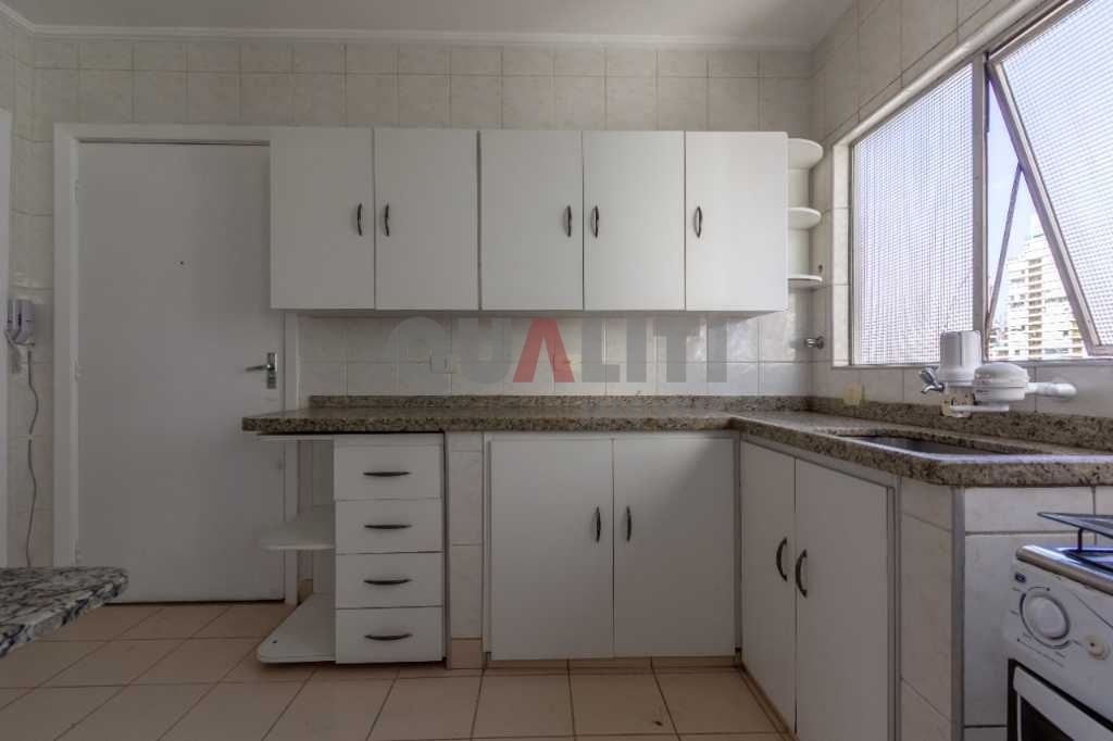 Apartamento a venda no Itaim Bibi totalmente reformado