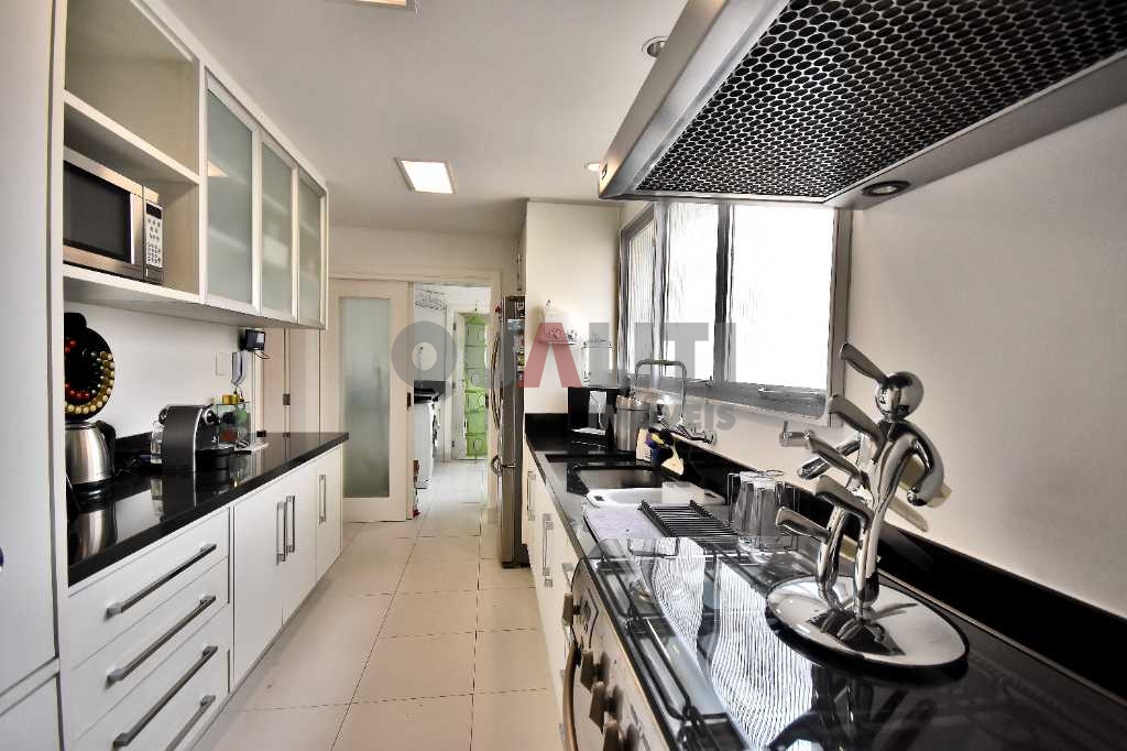 Cobertura duplex Moema para Venda com 3 domitórios, 1 suíte, 2 vagas com piscina na cobertura