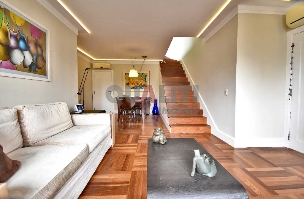 Cobertura duplex Moema para Venda com 3 domitórios, 1 suíte, 2 vagas com piscina na cobertura