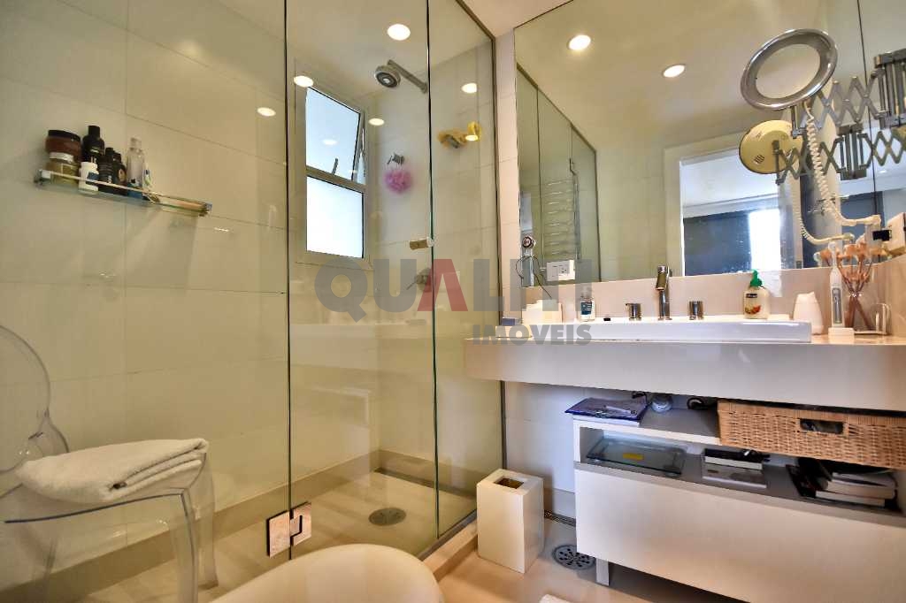Cobertura duplex Moema para Venda com 3 domitórios, 1 suíte, 2 vagas com piscina na cobertura