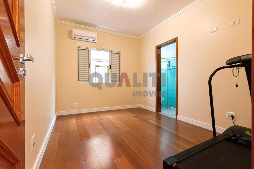 Casa de alto padrão à venda em Moema