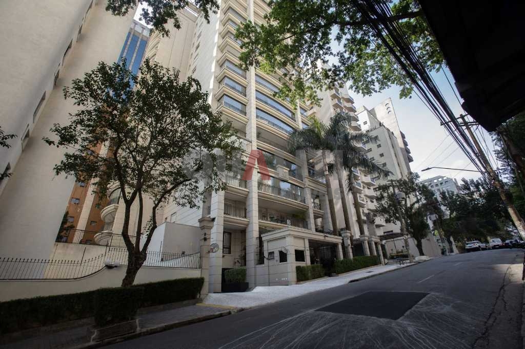 Apartamento à venda com 4 dormitórios e 4 suites nos Jardins em São Paulo